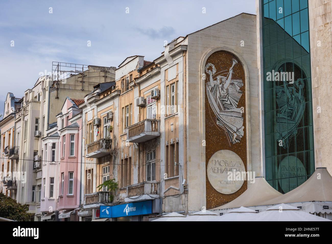 Tenement avec Plovdiv Leningrad 1980 mosaïque sur Knyaz Alexander I rue dans la ville de Plovdiv, capitale de la province de Plovdiv dans le centre-sud de la Bulgarie Banque D'Images