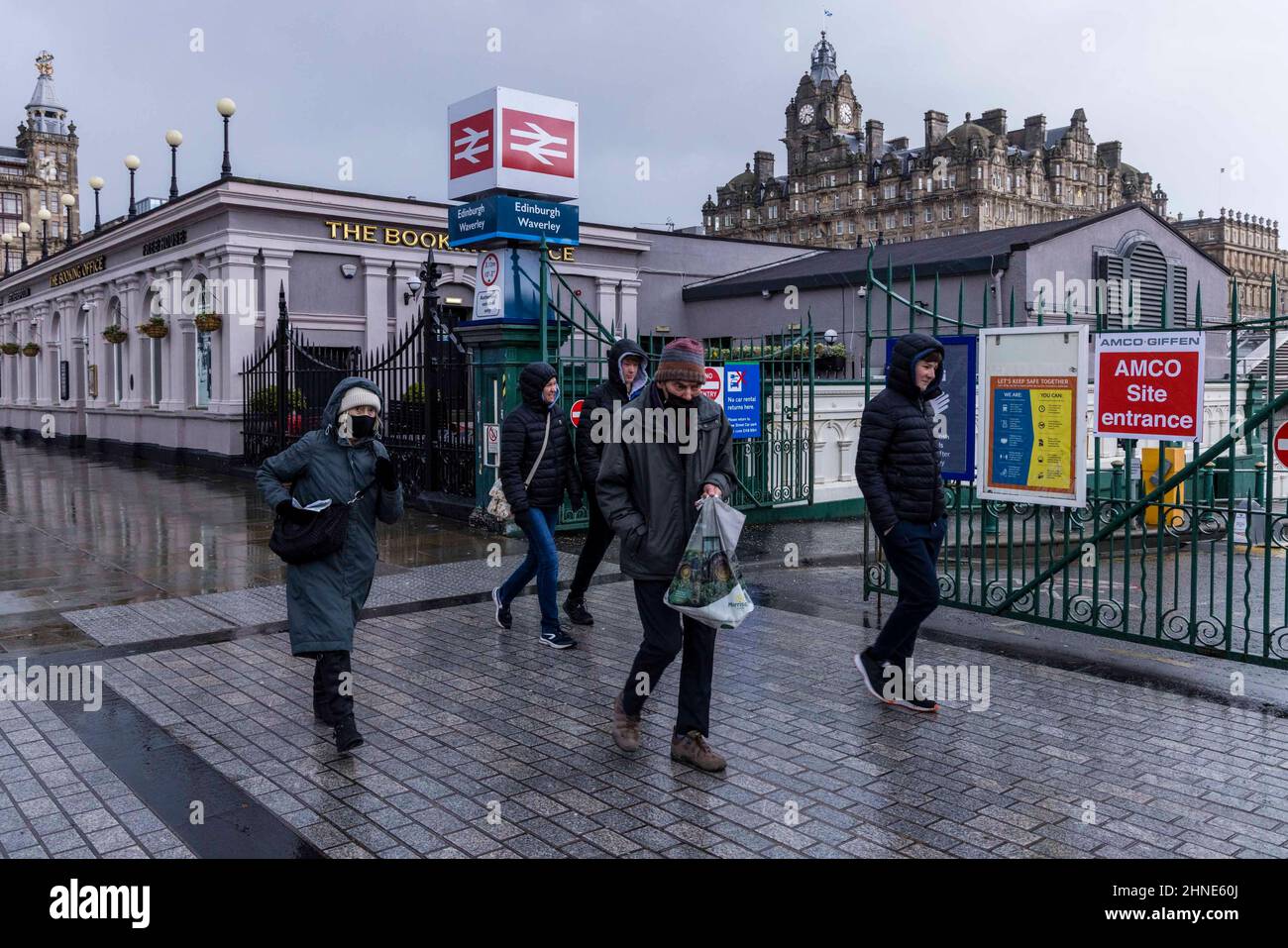 Edinburgh, Royaume-Uni. 16 février 2022 photo : les services ferroviaires à la gare Waverley d'Édimbourg sont annulés à mesure que Storm Dudley frappe l'Écosse. Crédit : Rich Dyson/Alay Live News Banque D'Images