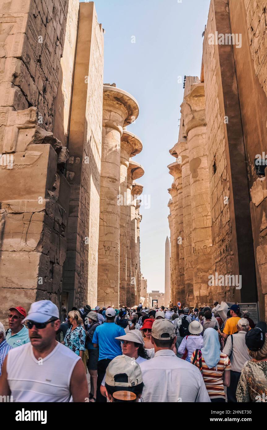 Le complexe du temple de Karnak, communément connu sous le nom de Karnak, comprend un vaste mélange de temples décadés, de pylônes, de chapelles et d'autres bâtiments près de Louxor, en Égypte. Banque D'Images