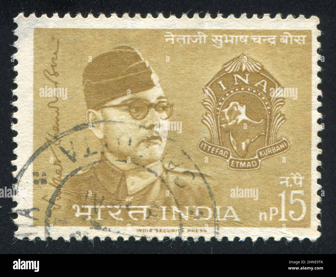 INDE - VERS 1962: Timbre imprimé par l'Inde, montre Subhas Chandra Bose et INA Emblem, vers 1962 Banque D'Images