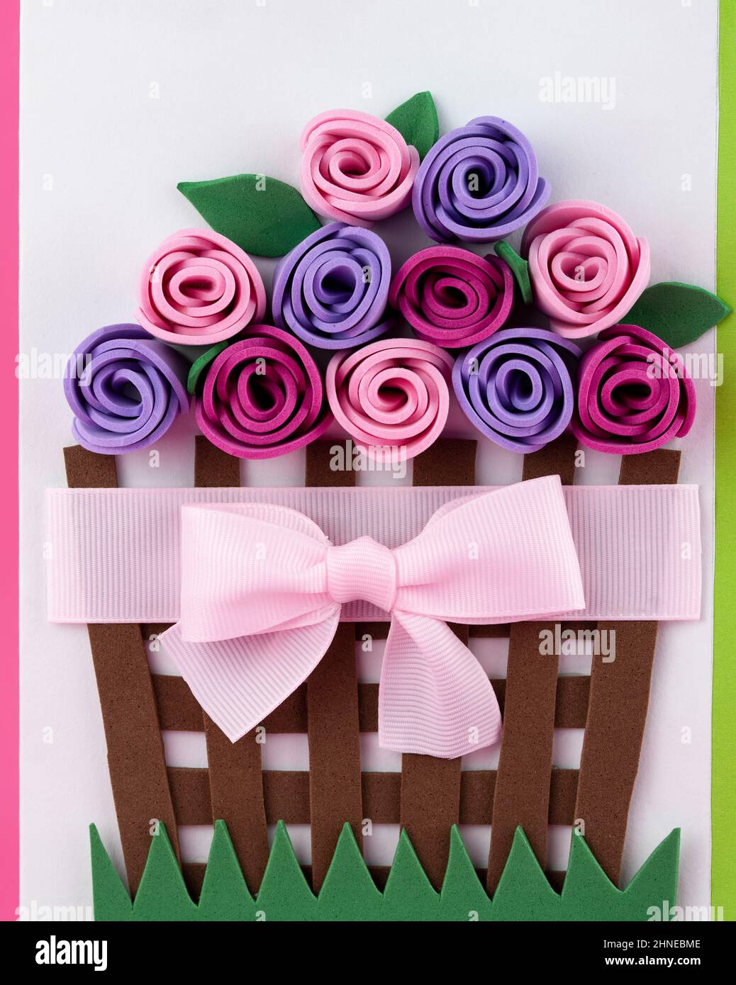 Bouquet coloré fait main avec ruban. Carte de vœux de Saint-Valentin Banque D'Images