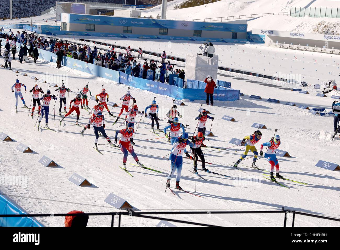 Zhangjiakou, Hebei, Chine. 16th févr. 2022. Vue générale Biathlon : Relais de 4x6km féminin pendant les Jeux Olympiques d'hiver de Beijing 2022 au Centre national de biathlon de Zhangjiakou, Hebei, Chine . Credit: AFLO SPORT/Alay Live News Banque D'Images