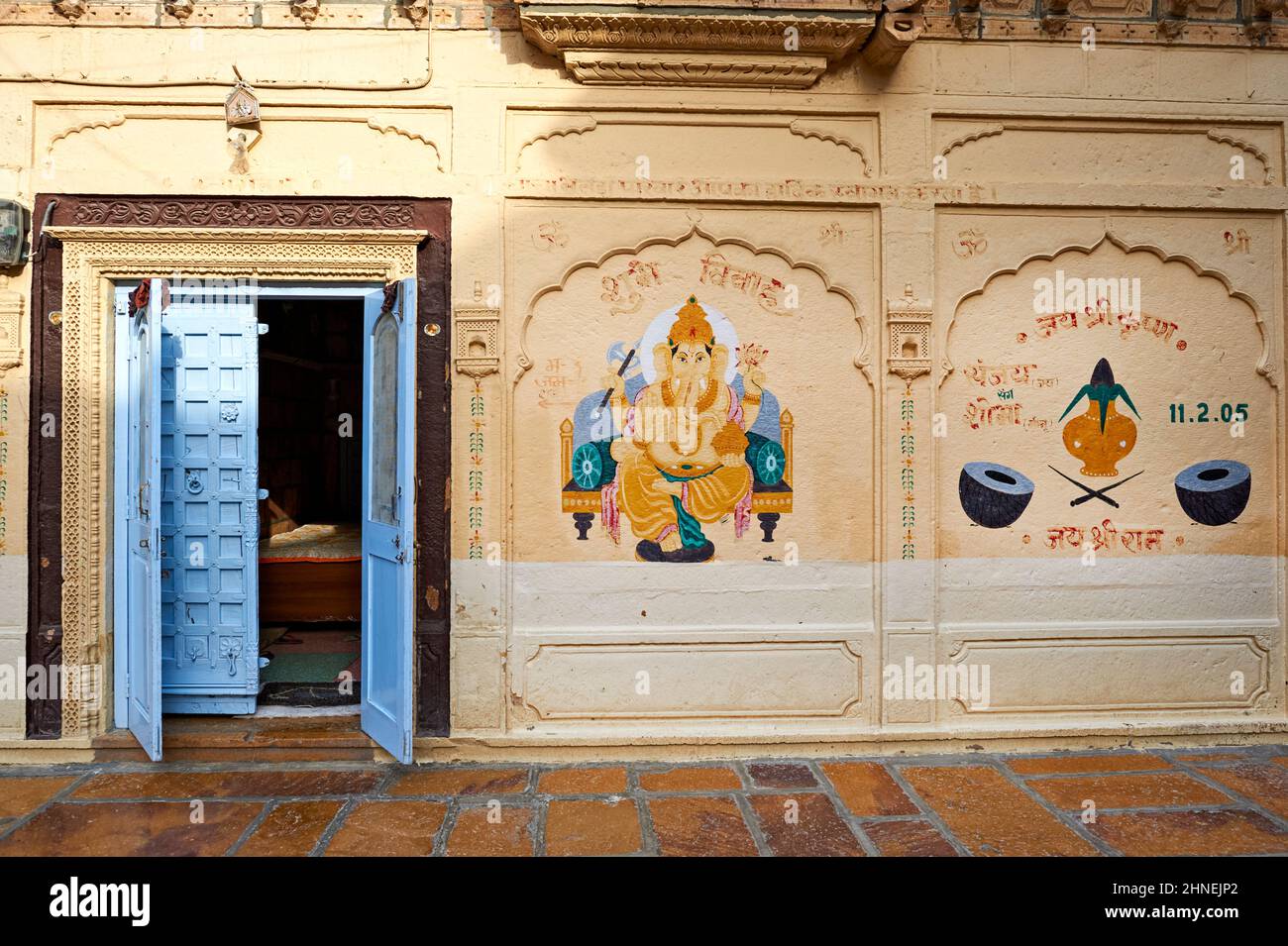 Inde Rajasthan jaisalmer. Une maison peinte décorée Banque D'Images
