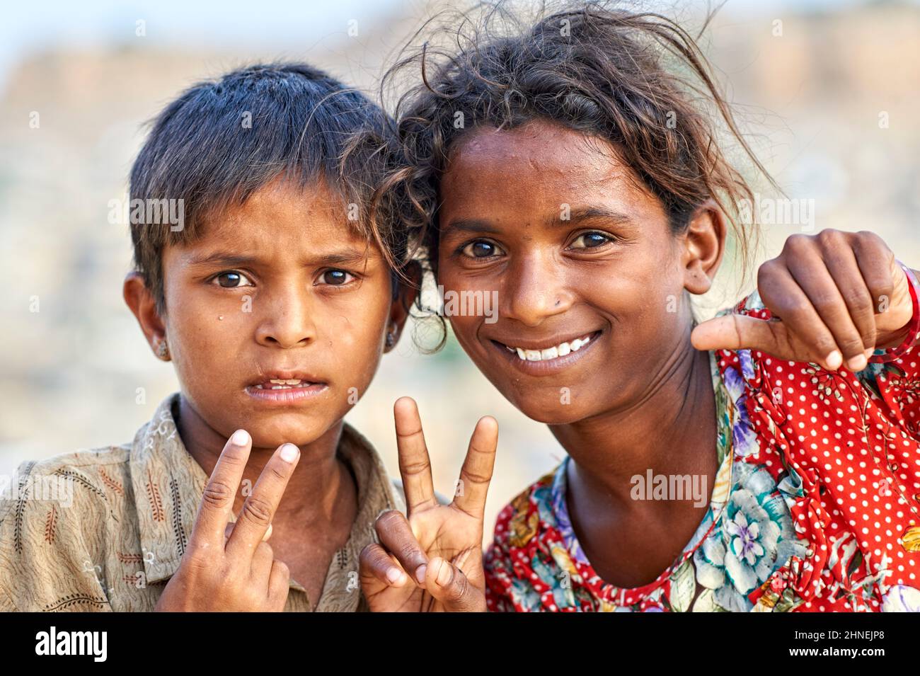 Inde Rajasthan jaisalmer. Potrait des enfants souriants Banque D'Images