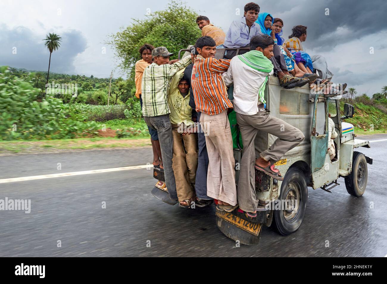 Inde Rajasthan. Transports en commun très occupés Banque D'Images