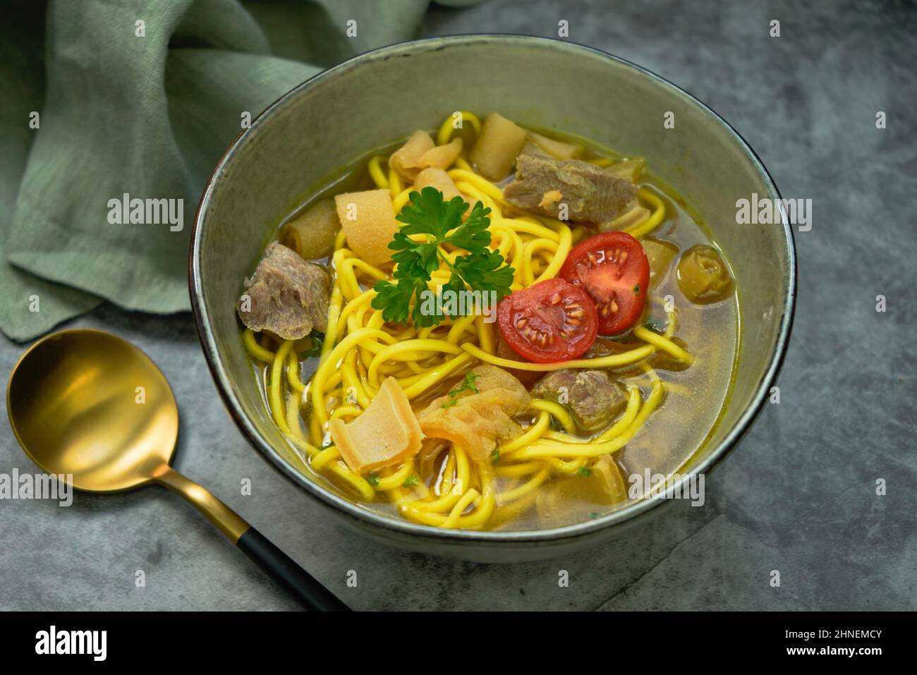 Soto Mie Bogor, soupe traditionnelle de nouilles de West Java, Indonésie Banque D'Images