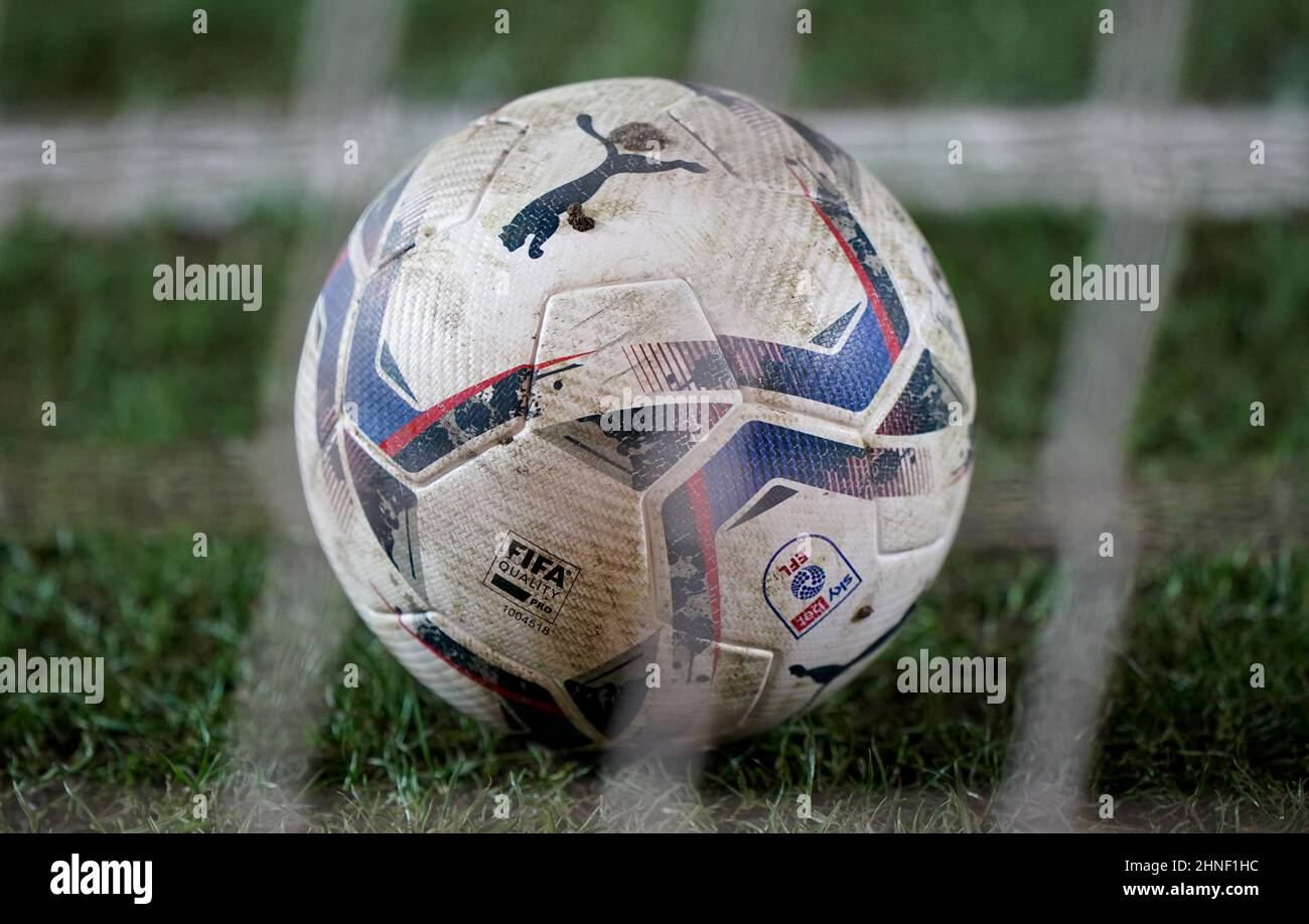 Une balle de marque Puma lors du match de championnat Sky Bet au Weston Homes Stadium, Peterborough. Date de la photo: Mercredi 16 février 2022. Banque D'Images