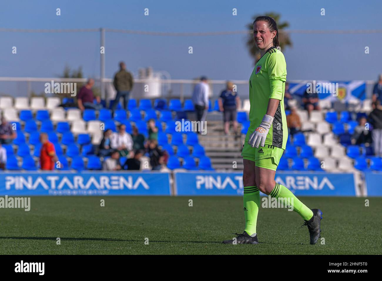 San Pedro Del Pinatar, Espagne. 16th févr. 2022. Laura Osullieven(1) du pays de Galles photographiée lors d'un match de football féminin des équipes nationales du pays de Galles et de l'Écosse dans les quarts de finale de la coupe Pinatar à San Pedro Del Pinatar, Espagne, le mercredi 16 février 2022. La Pinatar Cup est un tournoi amical en préparation de l'UEFA Women's EURO 2022 en juillet. foto SPORTPIX | STIJN AUDOOREN FOOTBALL FEMMES ESPAGNE RED FLAMES PINATAR CUP Stijn Audooren Credit: SPP Sport Press photo. /Alamy Live News Banque D'Images