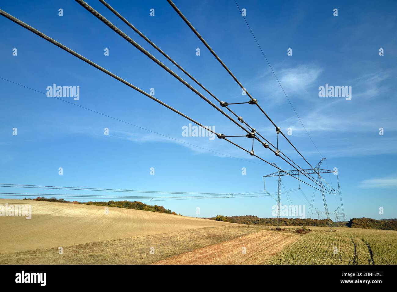 Ligne électrique haute tension avec séparateur d'isolation des fils — free download