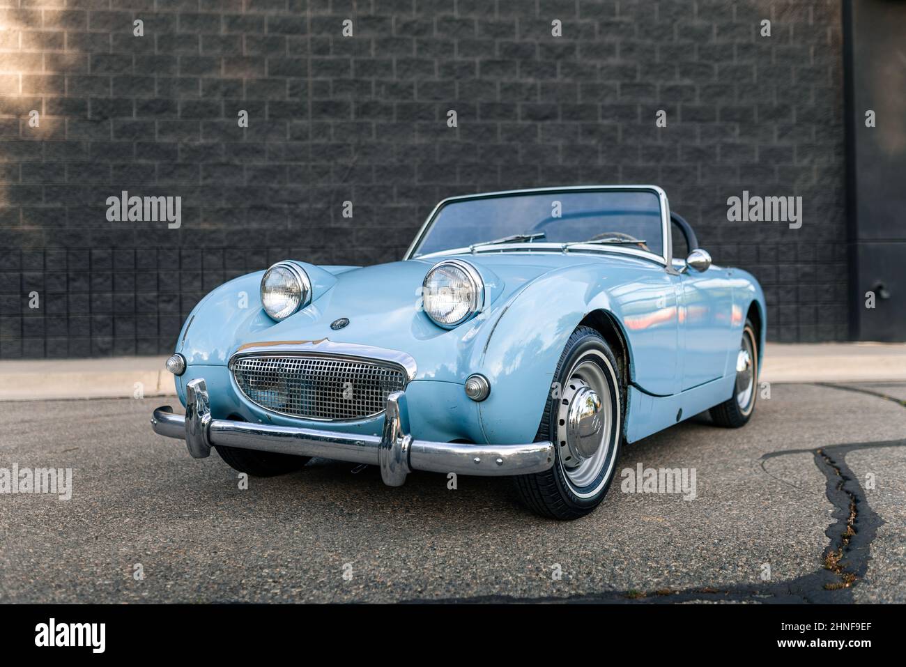 Voiture de sport britannique d'époque, coupé cabriolet bleu Banque D'Images