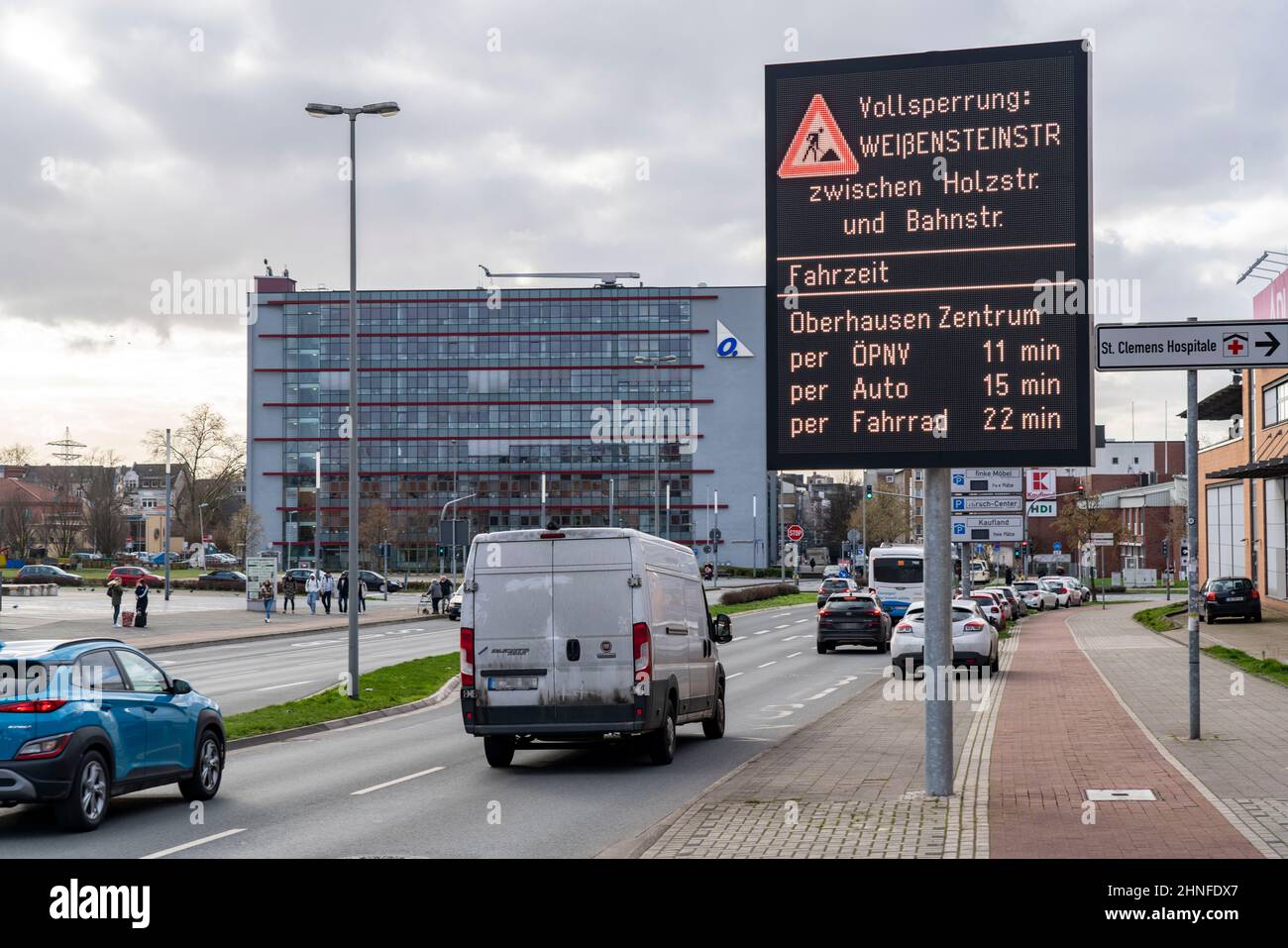 Système d'information sur la circulation, affichage numérique avec informations sur la circulation, temps de déplacement des différents moyens de transport, informations sur le chantier Banque D'Images