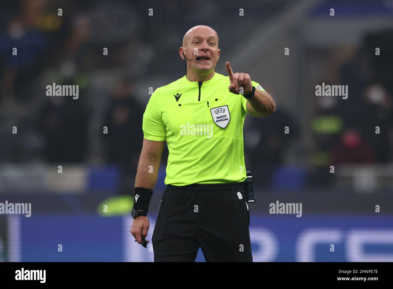 Milan, Italie, 16th février 2022. L'arbitre Szymon Marciniak de Pologne réagit lors du match de l'UEFA Champions League à Giuseppe Meazza, à Milan. Le crédit photo devrait se lire: Jonathan Moscrop / Sportimage Banque D'Images