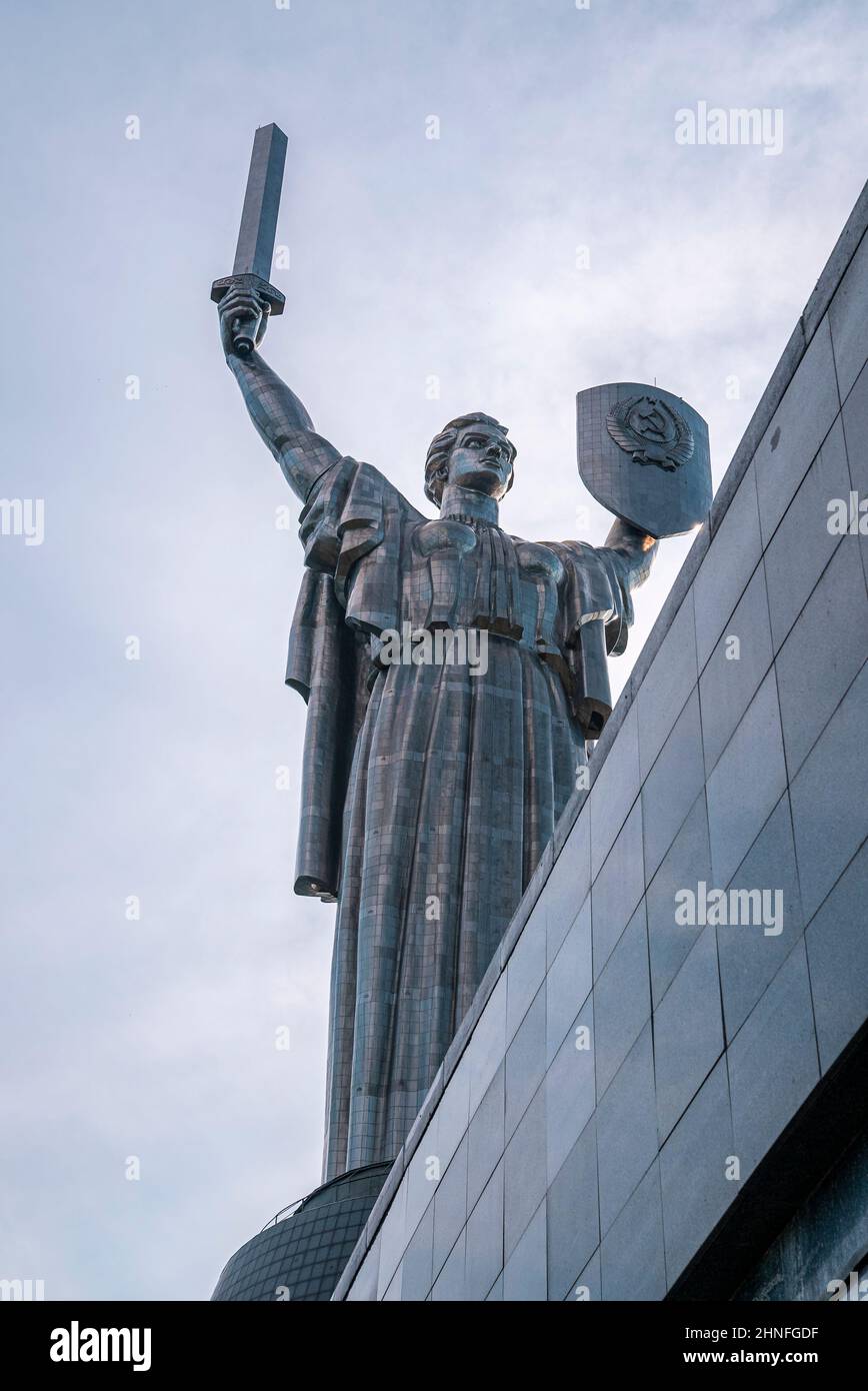 Le Monument de la mère patrie une célèbre statue monumentale à Kiev Photo Stock Alamy