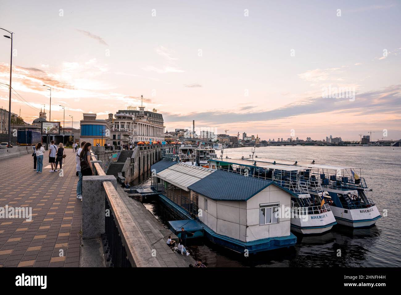 Vue sur Kiev depuis un point d'observation sur le fleuve Dniepr Banque D'Images