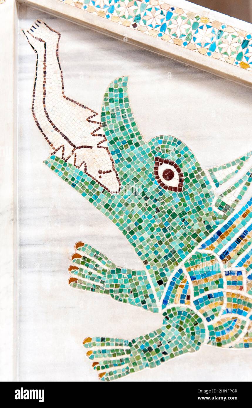 Mosaïque byzantine, dragon mythique, détours de baleine Jonas, avalé, chaire romane, Cathédrale Saint-Pantaléon, Duomo San Pantaleone, Ravello Banque D'Images