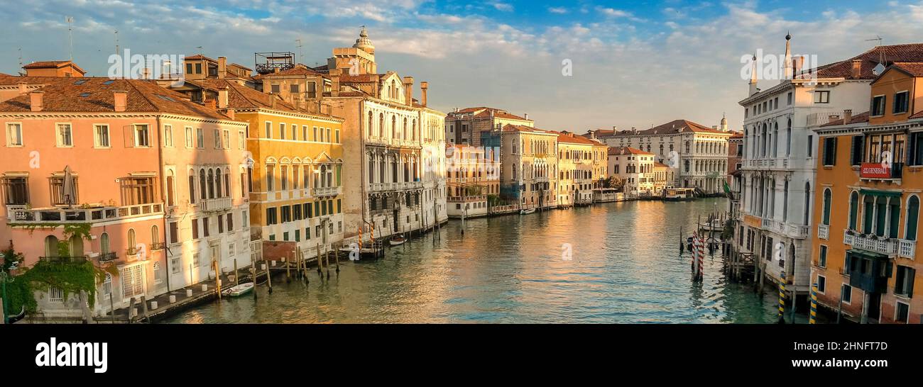 Venise, Canal Grande, dans une douce lumière du matin Banque D'Images