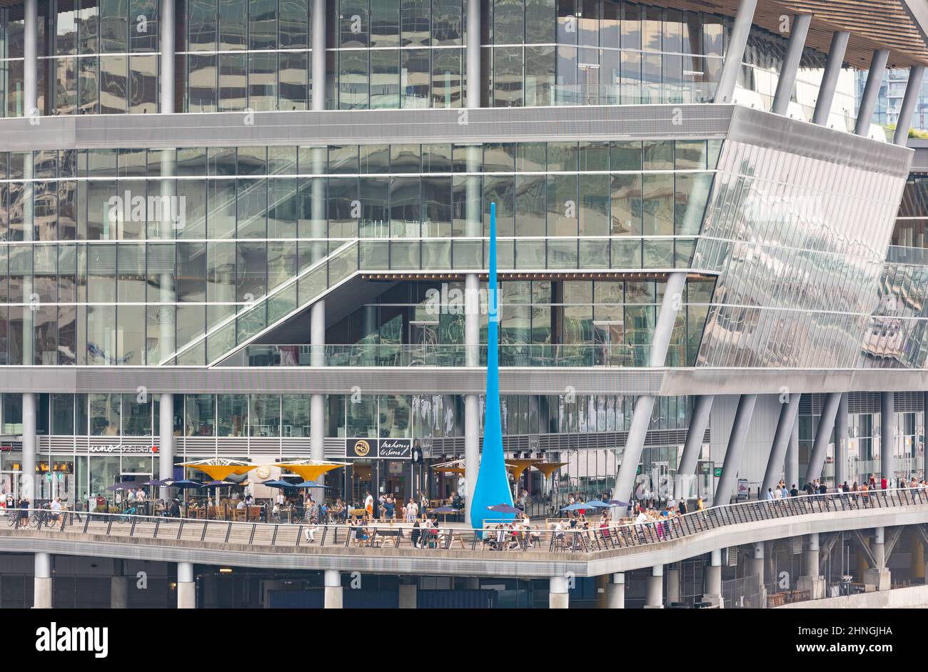 La goutte est une sculpture en acier qui ressemble à un raindrop à Canada place, Vancouver Harbour-août 18,2021-vue de rue, photo de voyage, foyer selrctif, copie Banque D'Images