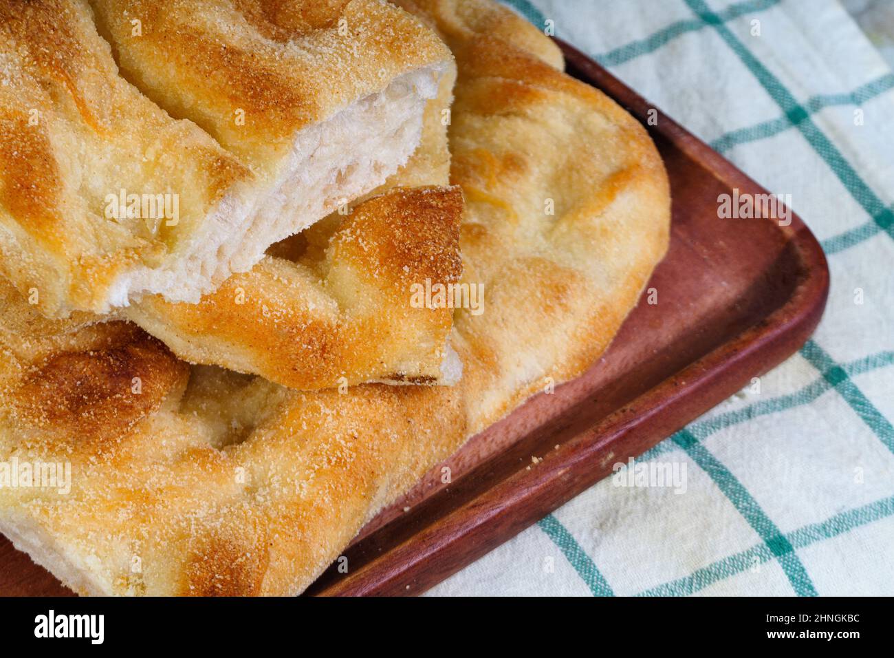 Focaccia romana plat style de pain italien fermé isolé aucune personne Banque D'Images