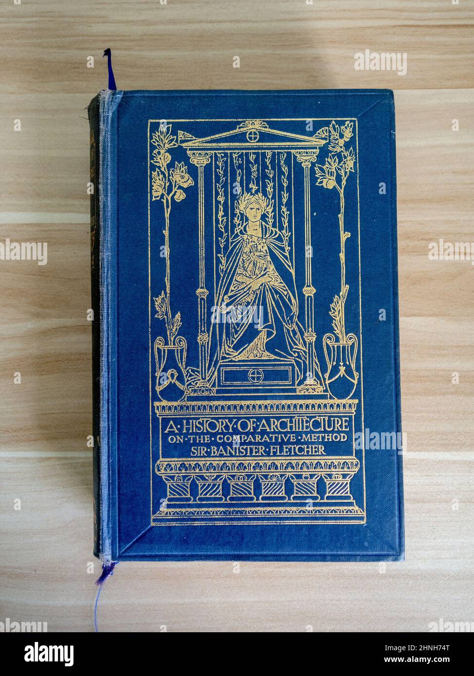 Photo d'un livre, A History of Architecture by Sir Banister Fletcher, quinzième édition 1950 par Batsford Publishers, Royaume-Uni Banque D'Images