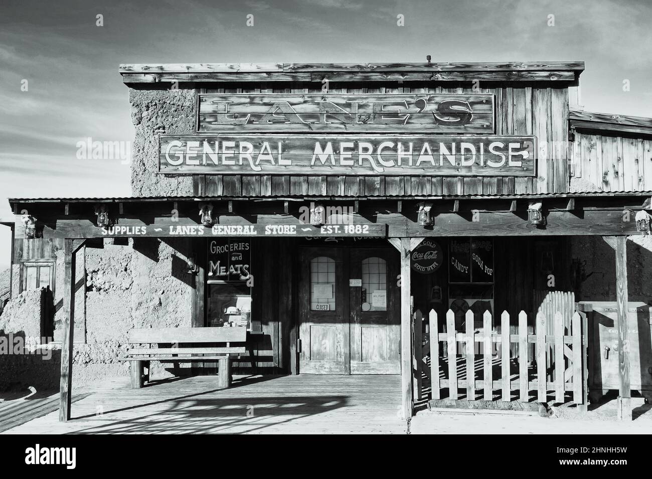 Photo en noir et blanc du magasin général dans la ville fantôme de Calico, San Bernardino County, Californie, États-Unis Banque D'Images