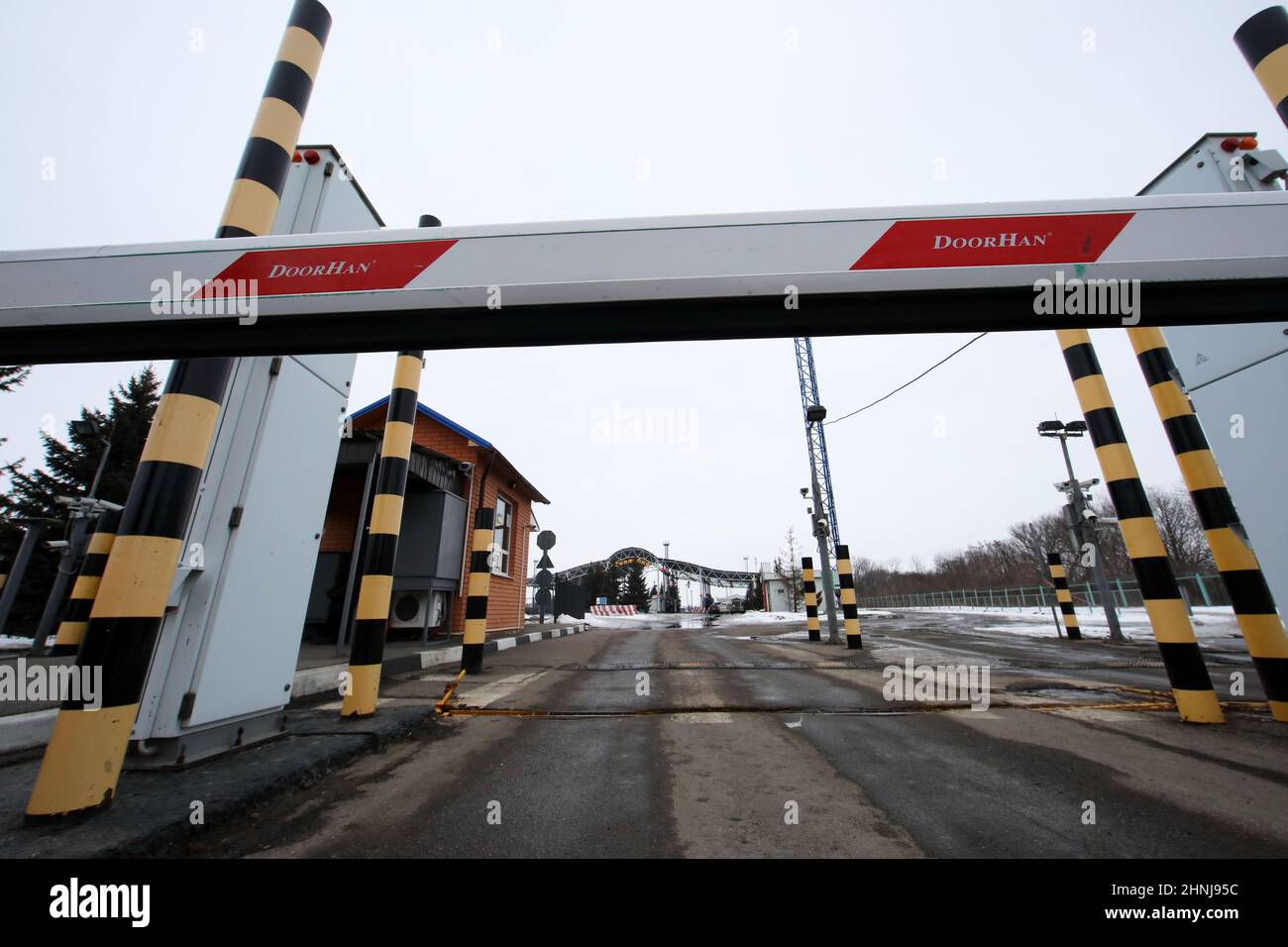RÉGION DE KHARKIV, UKRAINE - le 16 FÉVRIER 2022 - le point de contrôle de Hoptivka est situé à la frontière entre l'Ukraine et la Russie, dans la région de Kharkiv, dans le nord-est de l'Ukraine. Banque D'Images