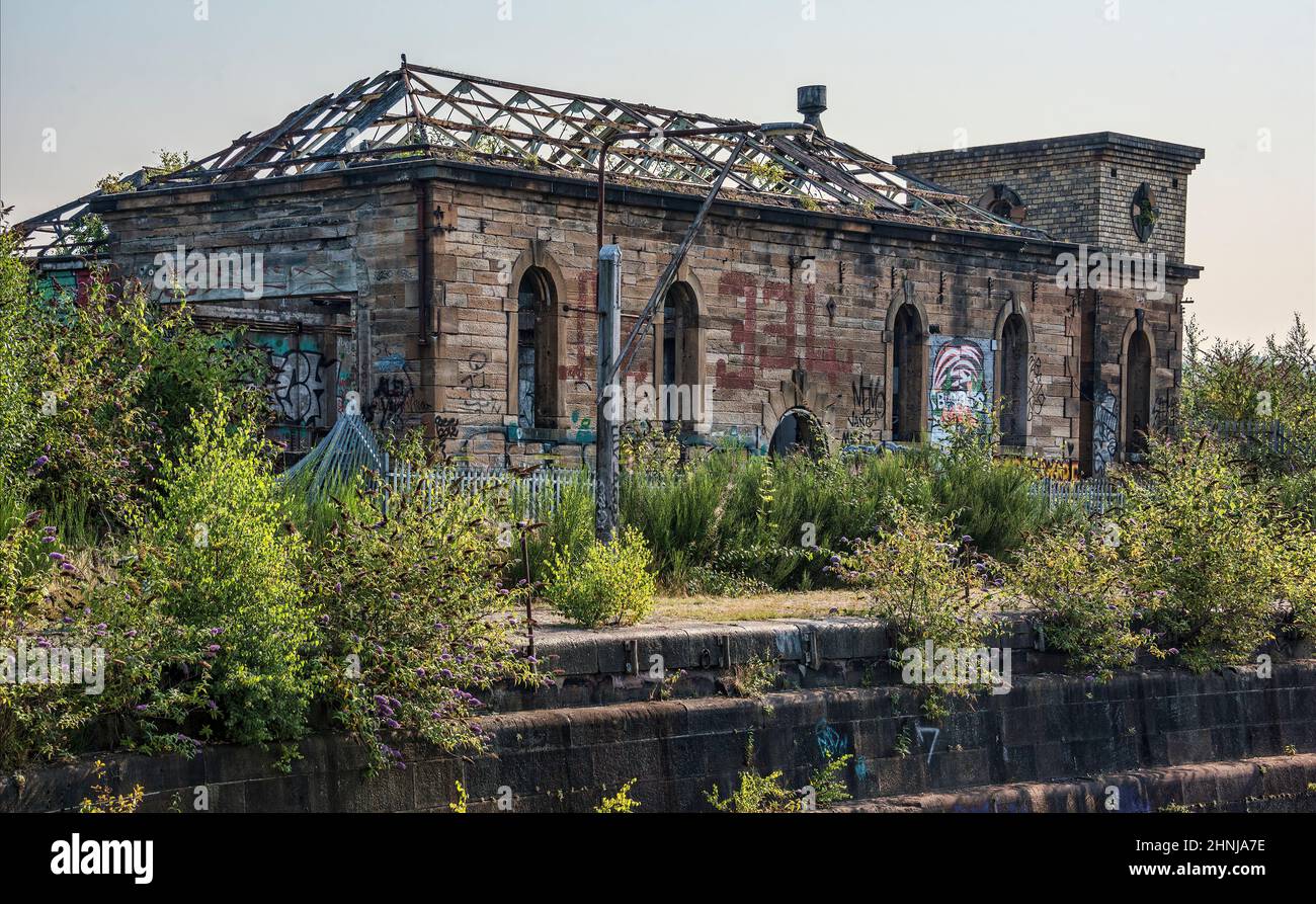La Pump House a été abandonnée aux stations d'accueil de Glasgow. Banque D'Images