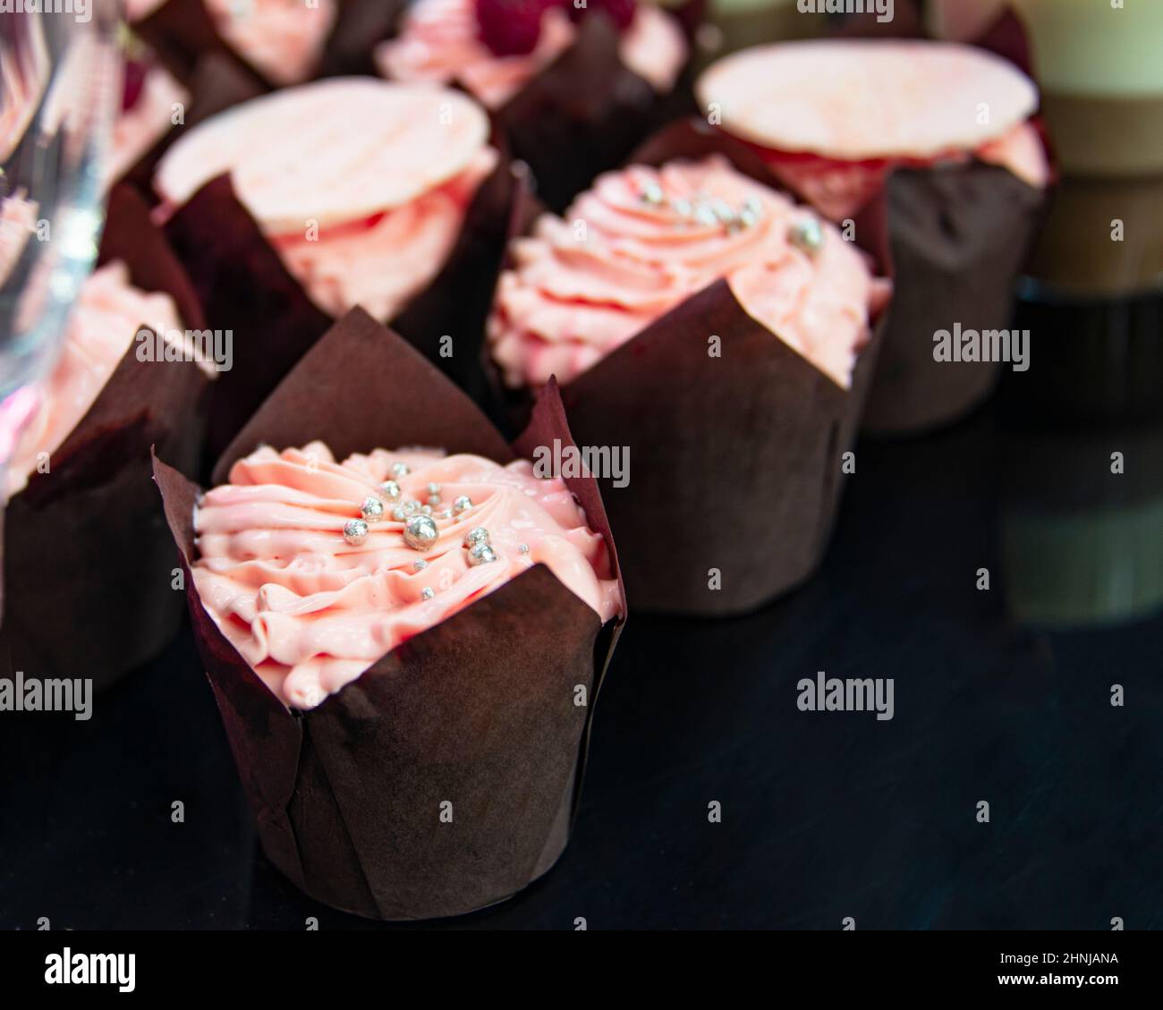 De magnifiques muffins et desserts barre de bonbons foyer sélectif avec copyspace Banque D'Images