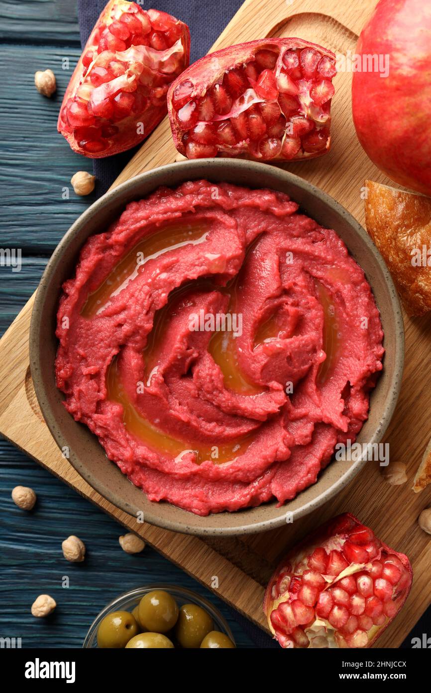 Concept de nourriture savoureuse avec houmous, vue de dessus Banque D'Images