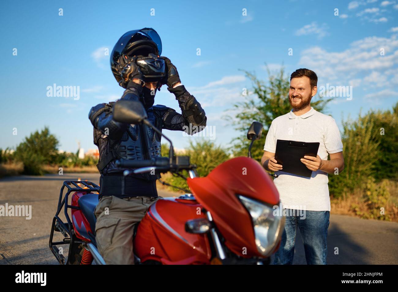 Étudiant et instructeur, cours de conduite, motordrome Banque D'Images