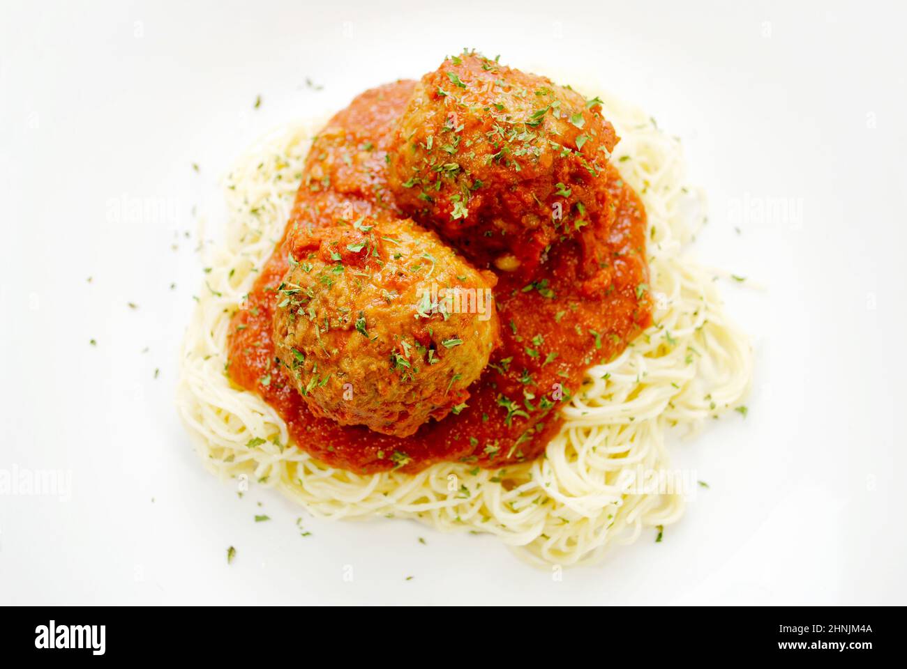 Angel Hair Pasta avec deux meatball et sauce tomate Banque D'Images