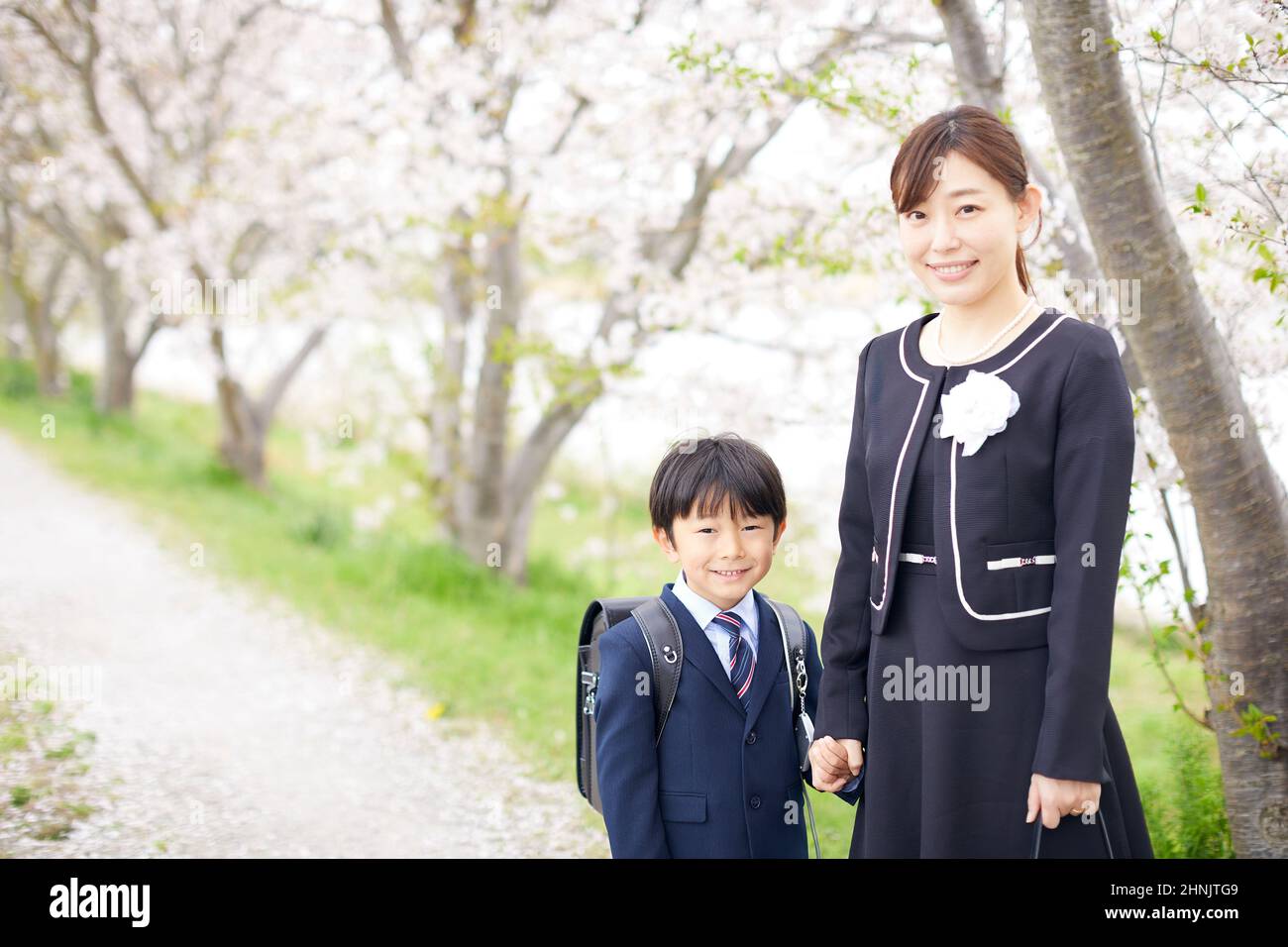 École primaire japonaise Boy et sa mère Banque D'Images