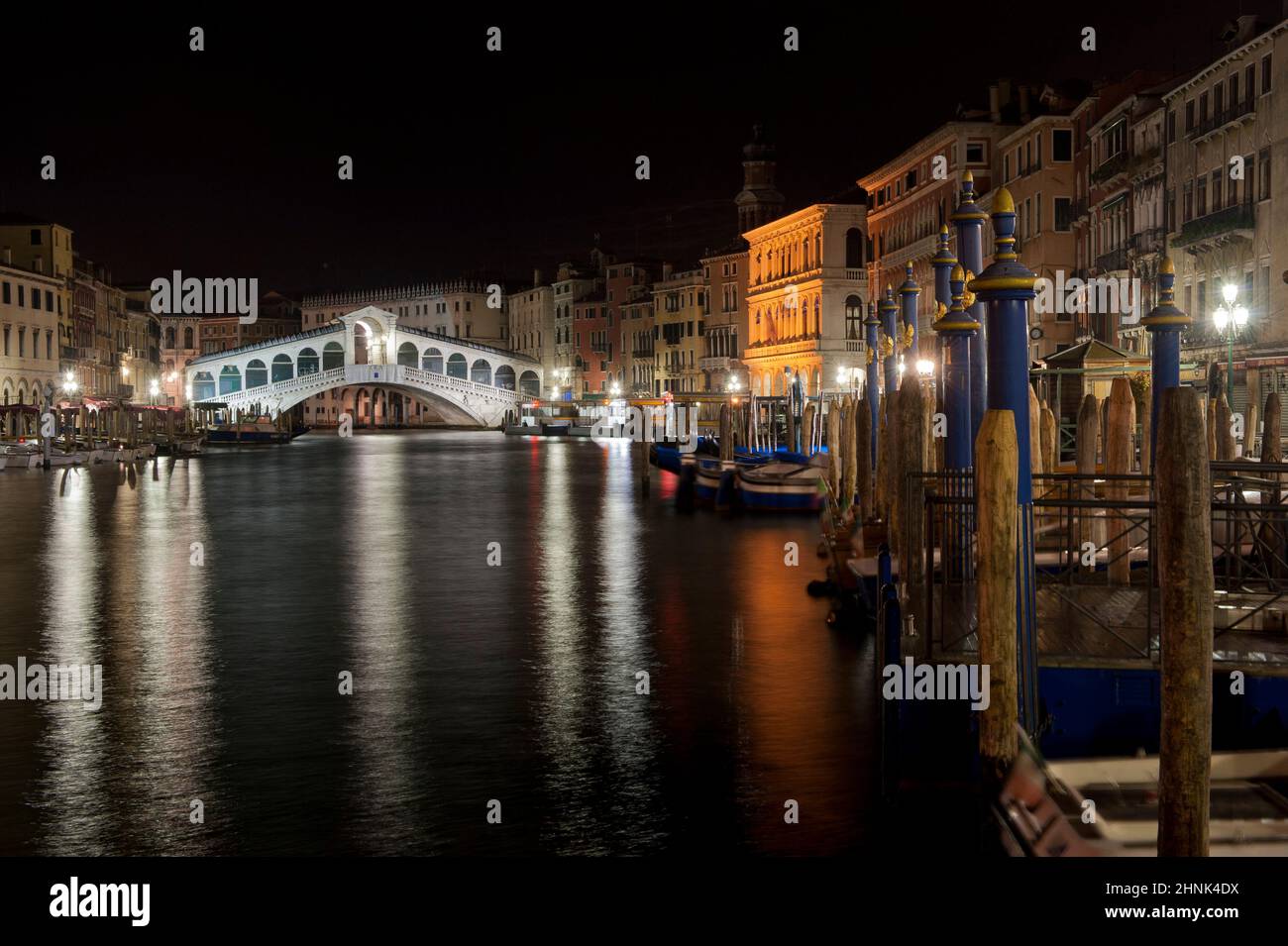 ponte di rialto la nuit Banque D'Images