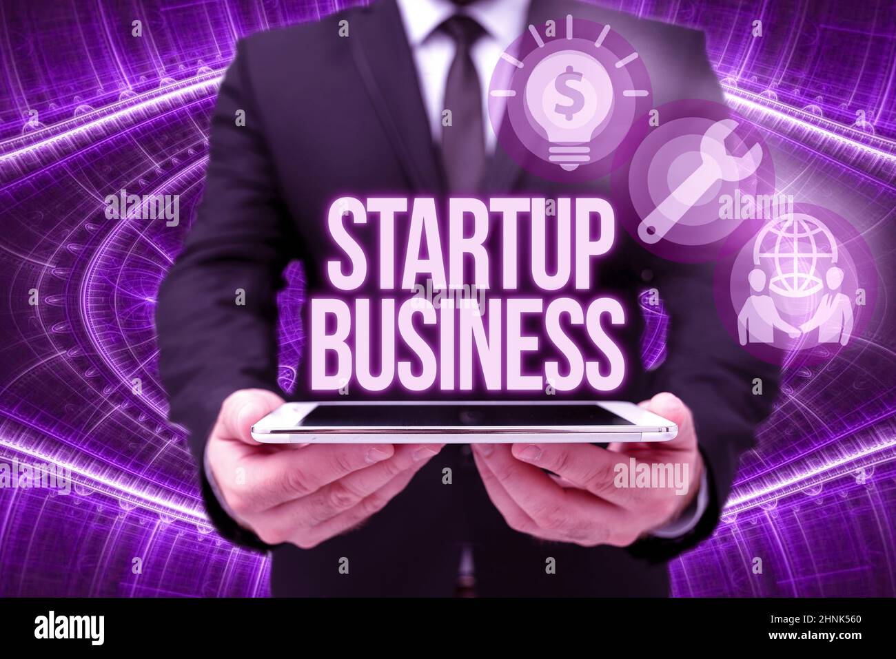 Affiche de texte montrant Startup Business, idée d'entreprise s'engageant à une nouvelle aventure frais Trading et de vente homme dans Office Uniform Holding Tablet Affichage Banque D'Images
