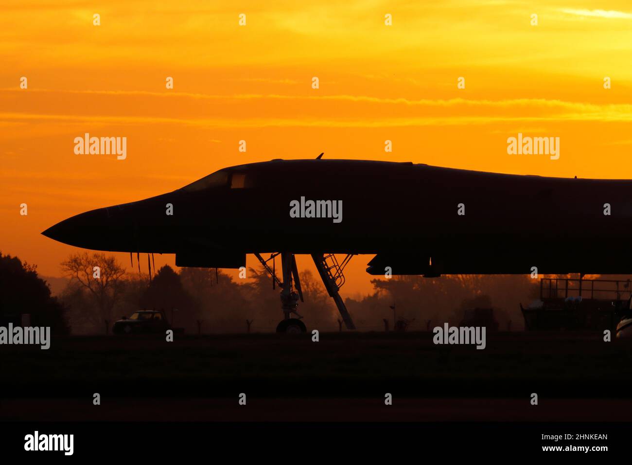 US Air Force Rockwell B-1B Lanciers déployés à RAF Fairford, Royaume-Uni, au lever du soleil. Banque D'Images