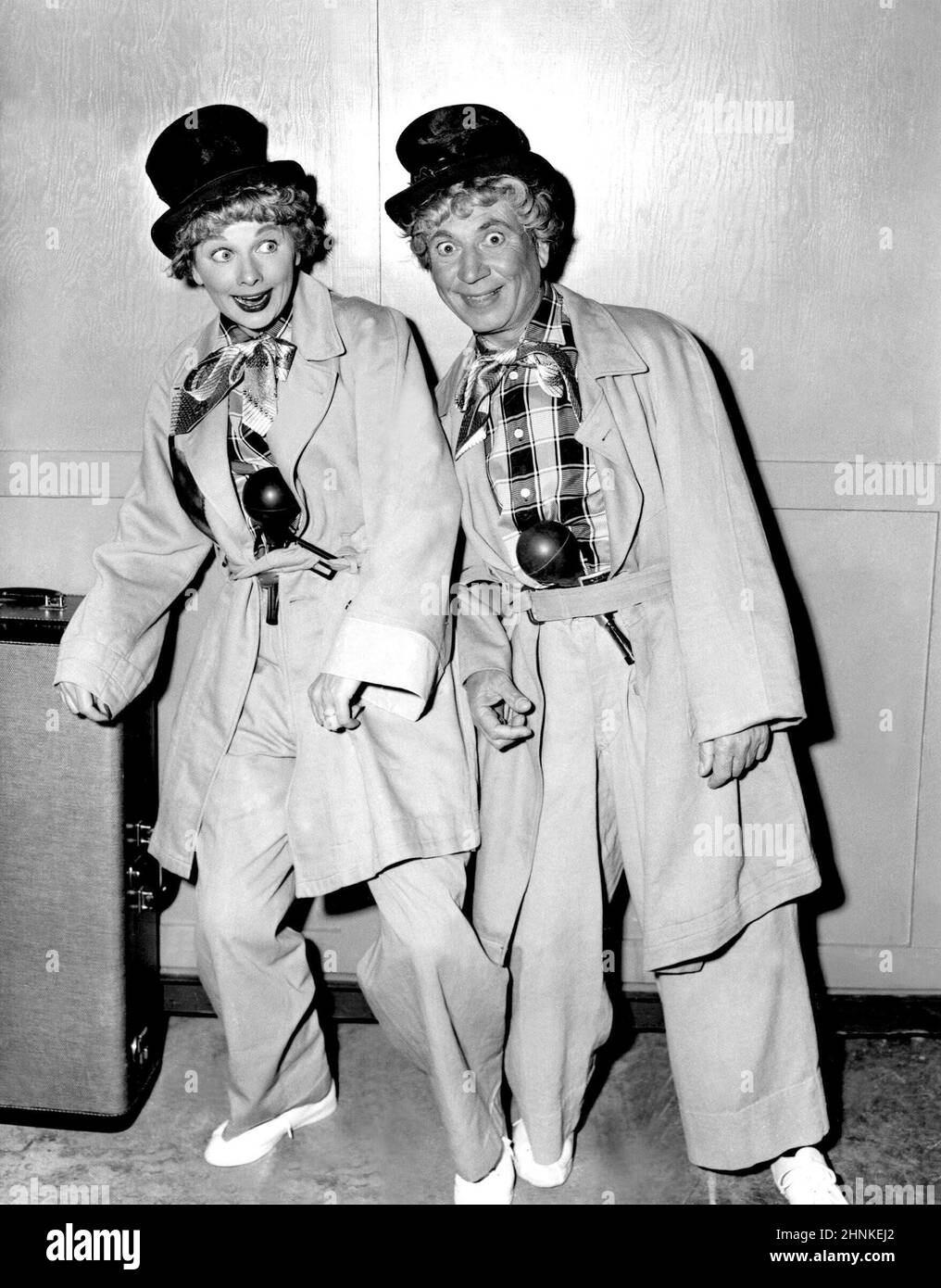 LUCILLE BALL ET HARPO MARX DANS J'AIME LUCY (1951). Crédit : CBS-TV / Album Banque D'Images