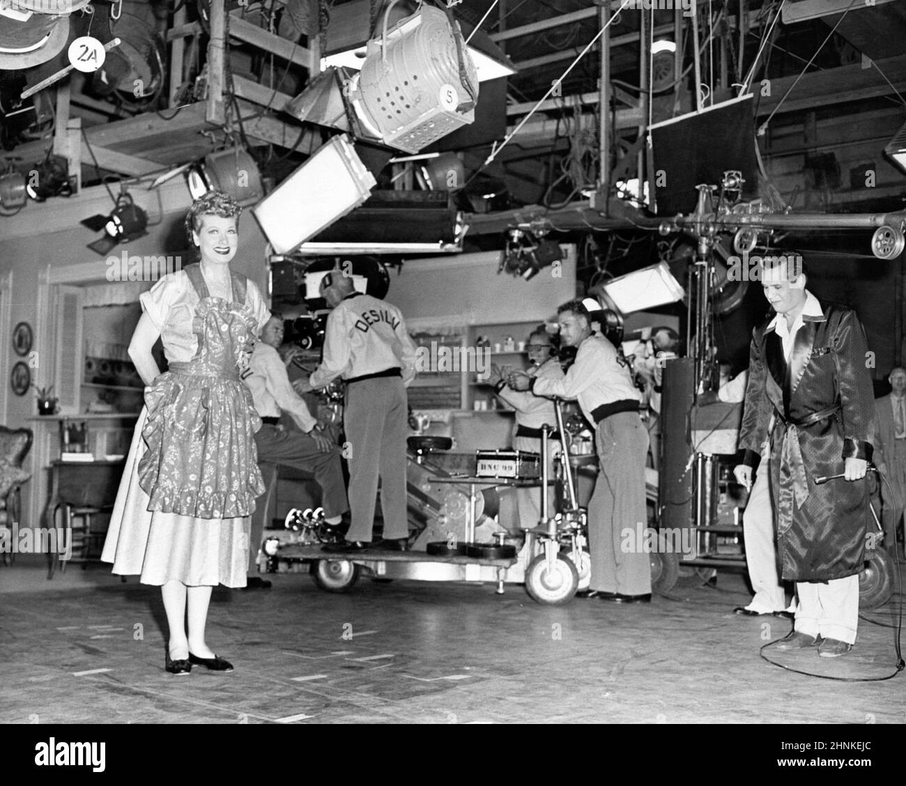 LUCILLE BALL ET DESI ARNAZ DANS I LOVE LUCY (1951). Crédit : CBS-TV / Album Banque D'Images
