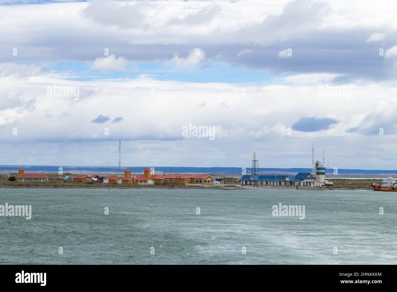 Vue sur le phare de Punta Delgada, frontière chilienne. Banque D'Images