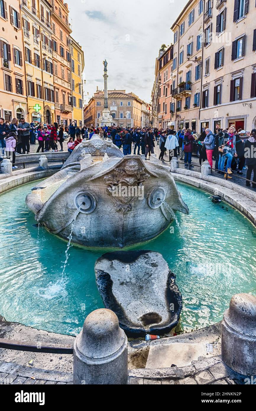 La Fontana della Barcacia, site emblématique de Rome, en Italie Banque D'Images