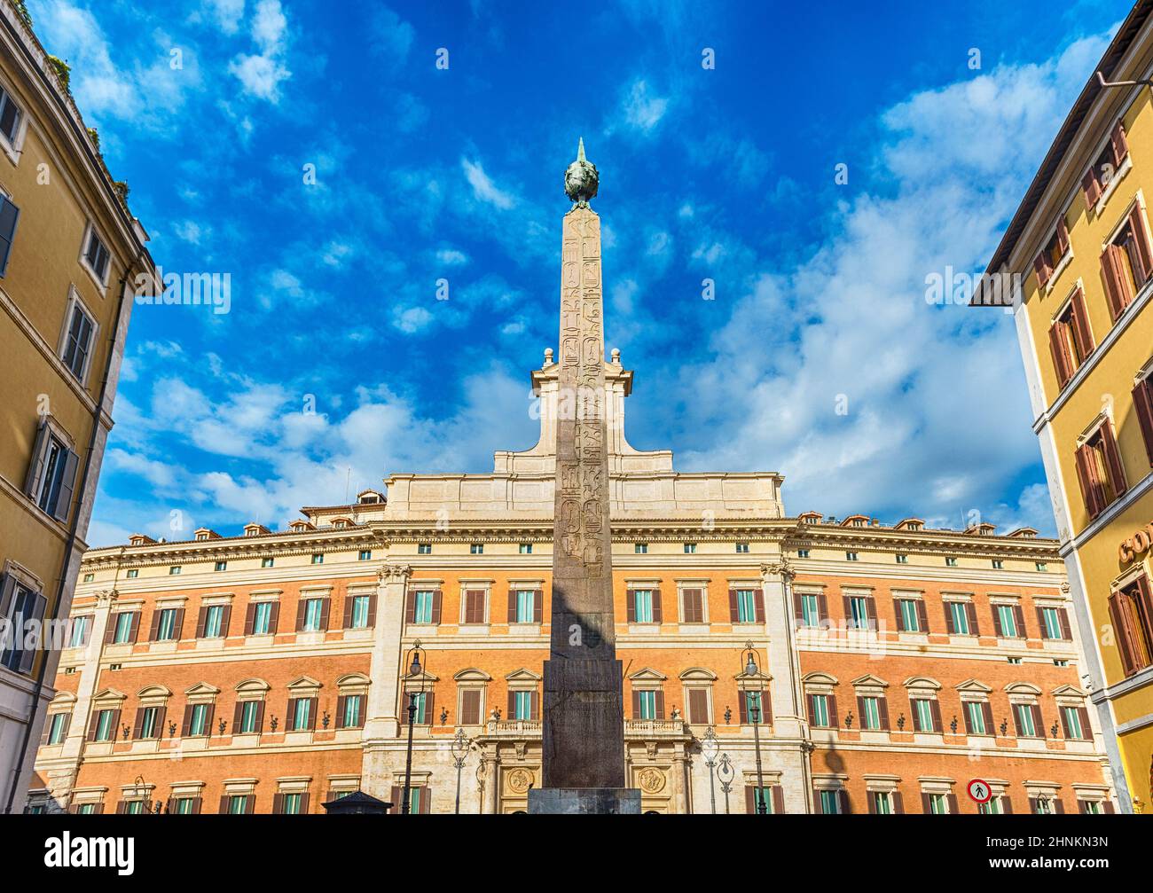 Façade du Palazzo Montecitorio, bâtiment emblématique dans le centre de Rome, Italie Banque D'Images