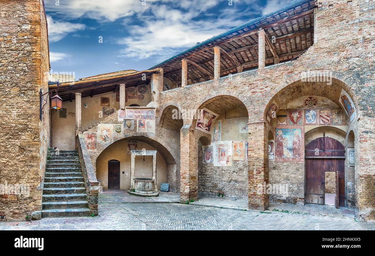 L'architecture médiévale de San Gimignano, ville emblématique de l'Italie Banque D'Images