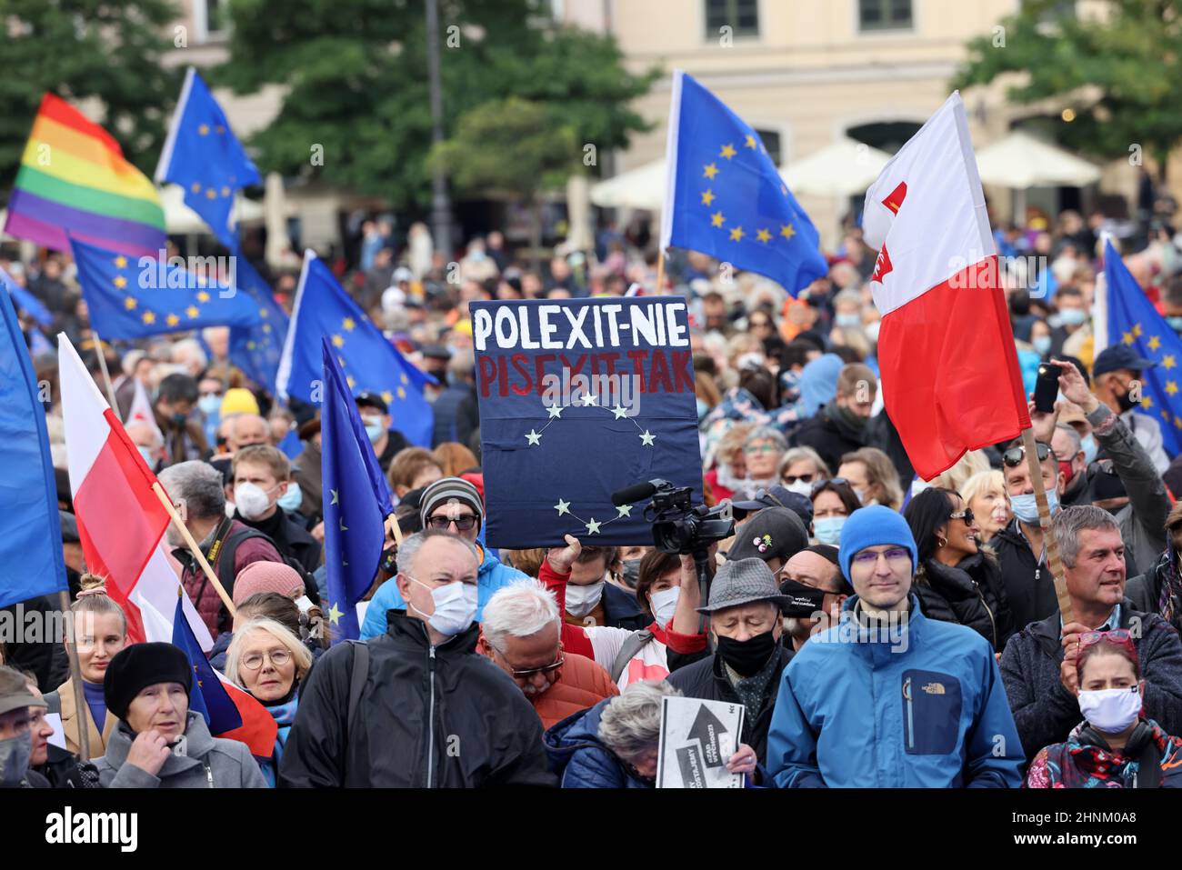 Cracovie Pologne - nous restons les feuilles du gouvernement! Les gens protestent contre le verdict du Tribunal constitutionnel. Banque D'Images