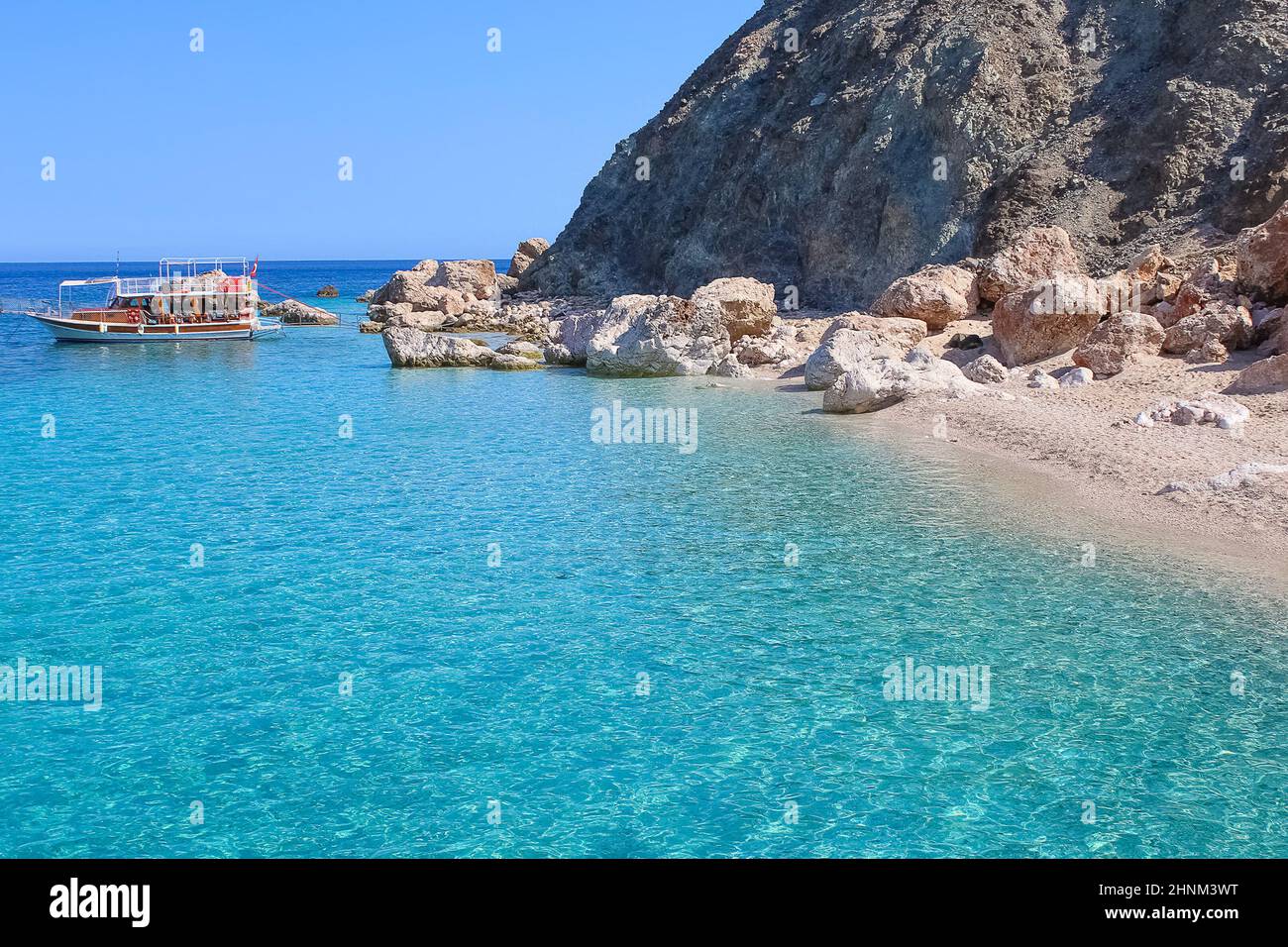 Antalya, Turquie - la visite en yacht à la Turquie Maldives à la célèbre mer bleue à Suluada Banque D'Images