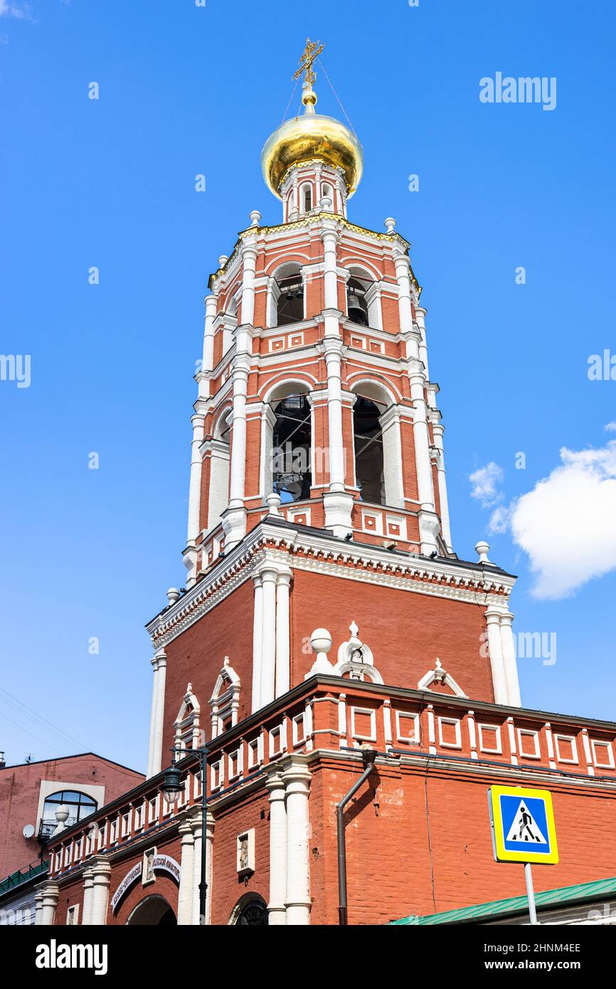 Clocher du monastère de Vysokopetrovsky à Moscou Banque D'Images