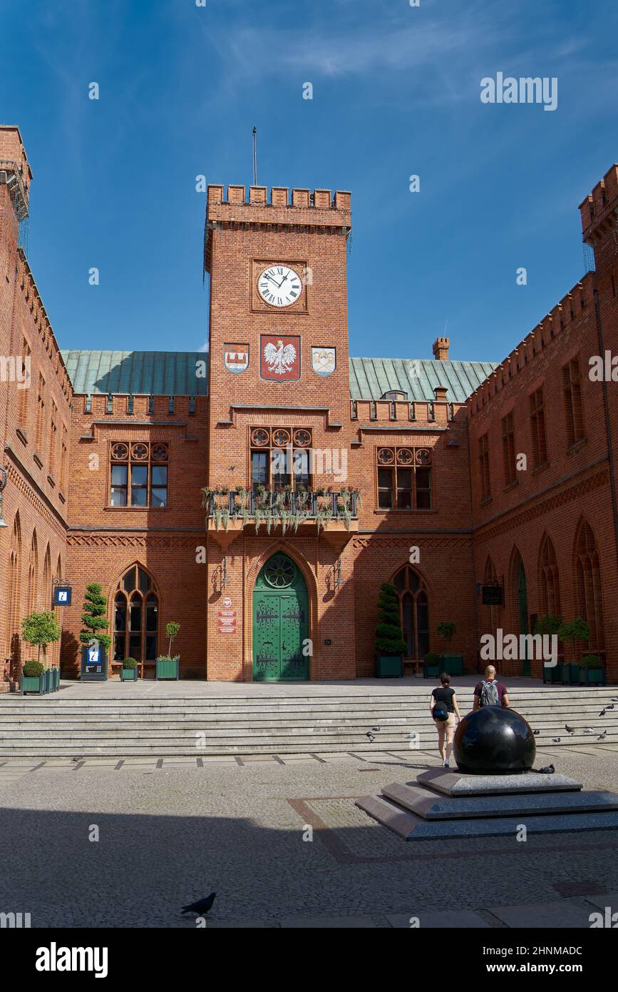 Hôtel de ville dans la vieille ville de Kolobrzeg sur la côte Baltique polonaise Banque D'Images