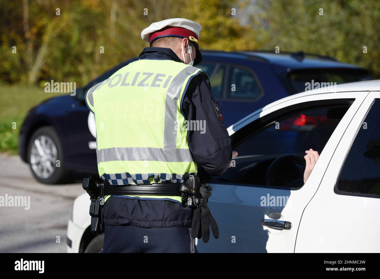 Ausreisekontrollen aus Corona-Hochinzidez-Risikogebiet Gmunden durch Bundesheer und Polizei, Österreich, Europa - contrôles de sortie de la couronne haute Banque D'Images