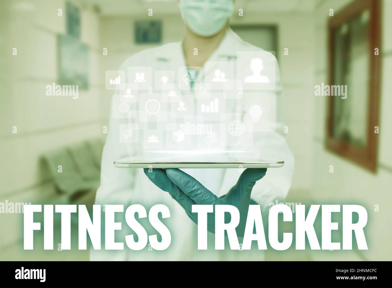 Présentoir conceptuel Fitness Tracker, dispositif d'approche d'entreprise qui enregistre une personne activité physique quotidienne Homme dans la tenue debout uniforme tablette Sho Banque D'Images