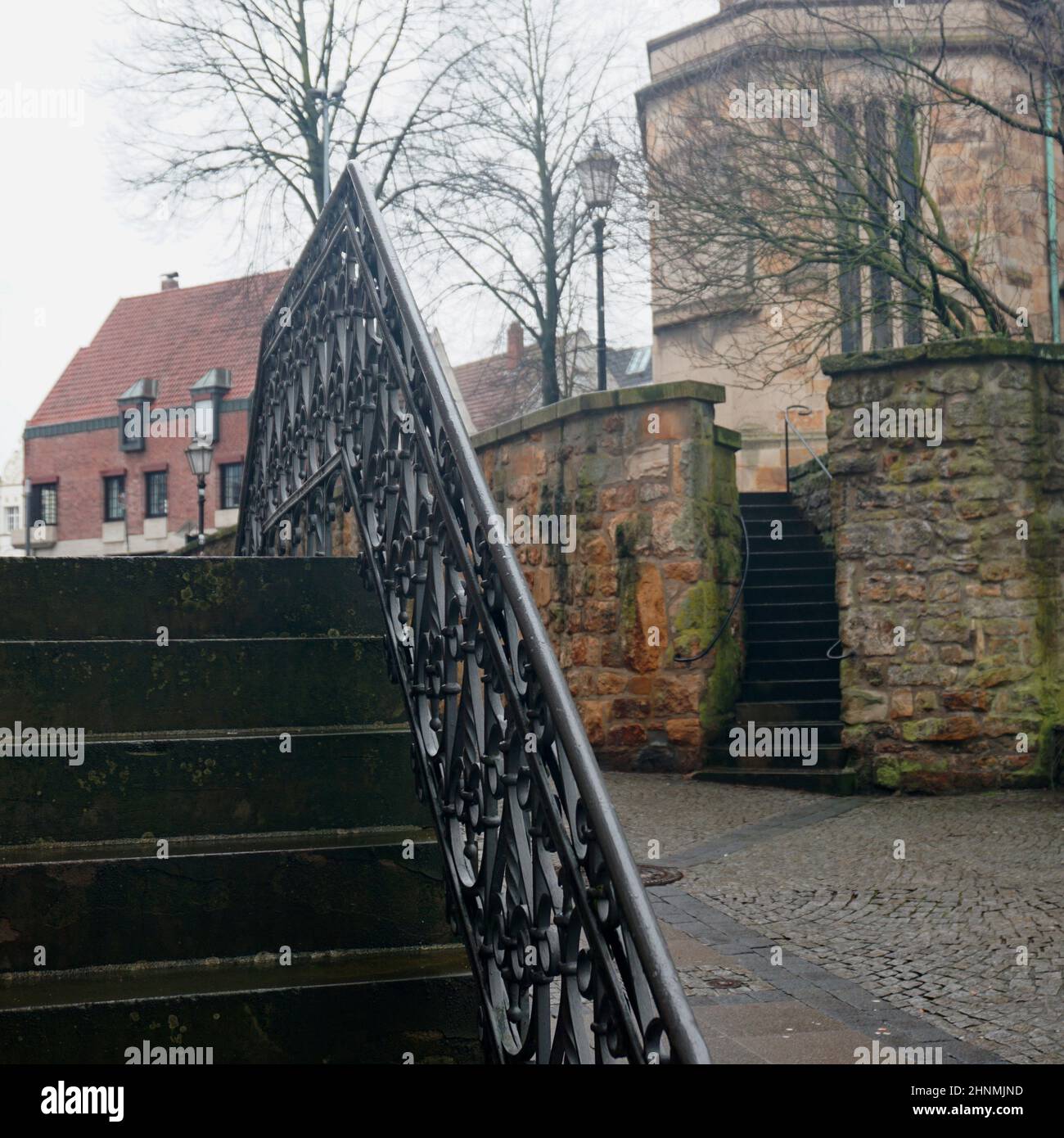 Deux vieux escaliers à Rheine, Allemagne en premier plan un escalier