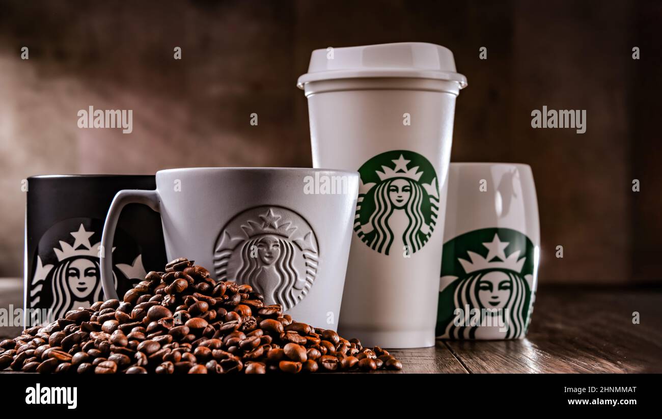 Composition avec tasses de café Starbucks Banque D'Images