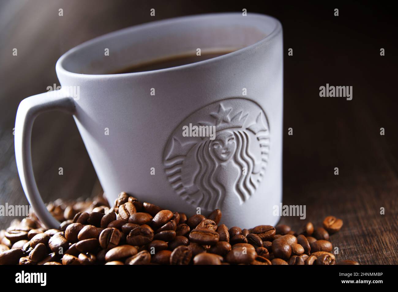 Composition avec une tasse de café Starbucks Banque D'Images
