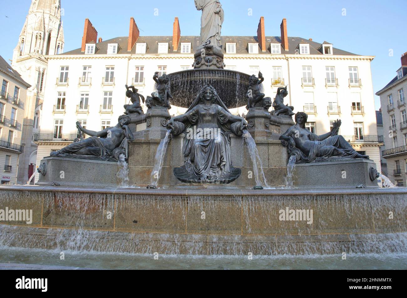 Fontaine De La Place Royale www.alamyimages.fr